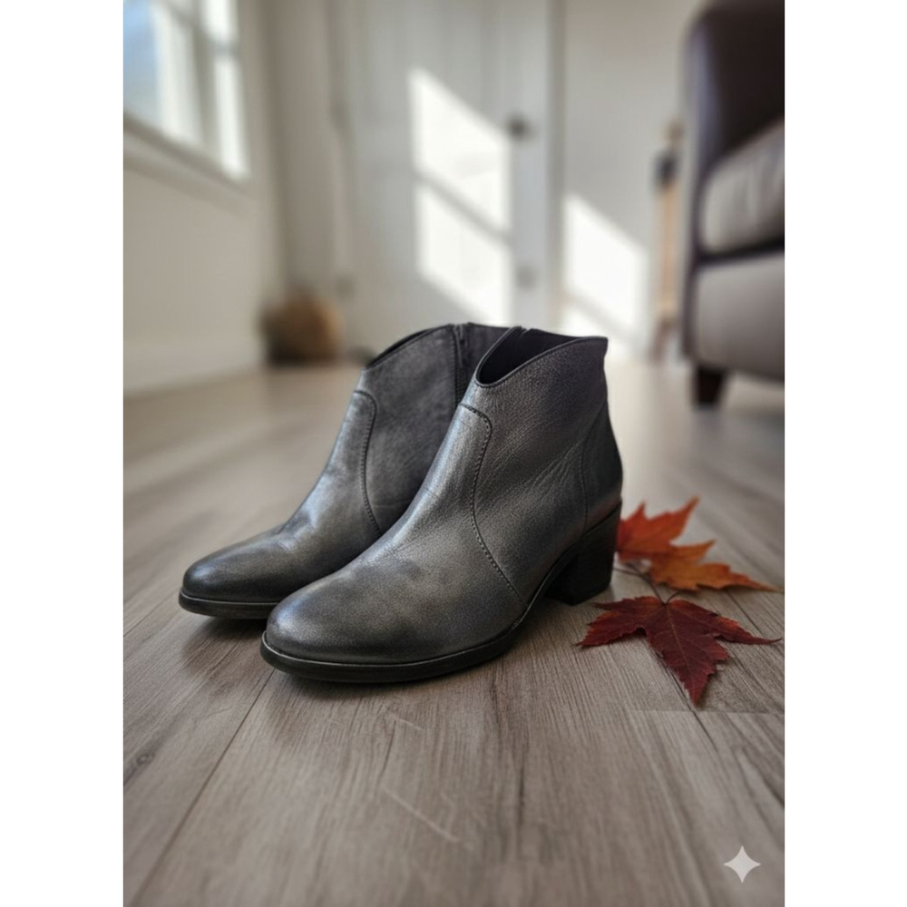 Frye Metallic Silver Leather Ankle Boots Size 9.5